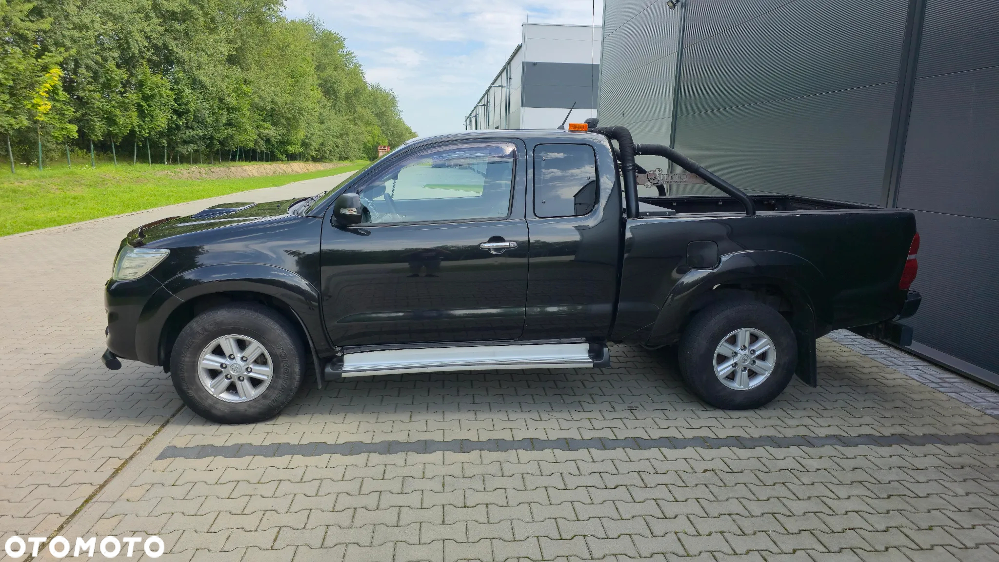 Toyota Hilux 2.5 D-4D SR - 17