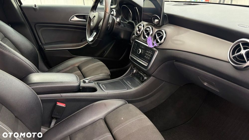 Mercedes-Benz GLA 220 d 4-Matic - 18
