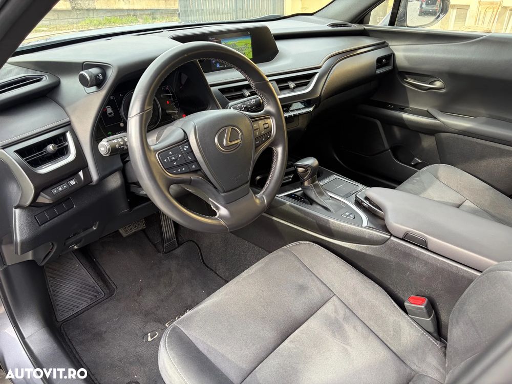 Lexus UX 250h Business Edition - 18