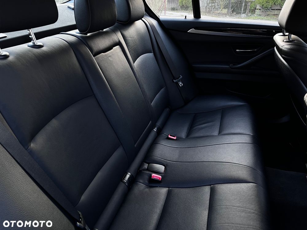 BMW Seria 5 525d - 13