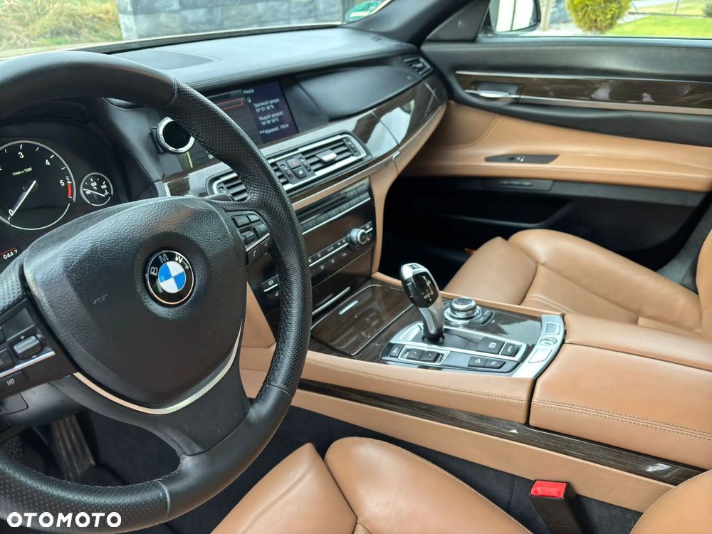 BMW Seria 7 740d xDrive - 21