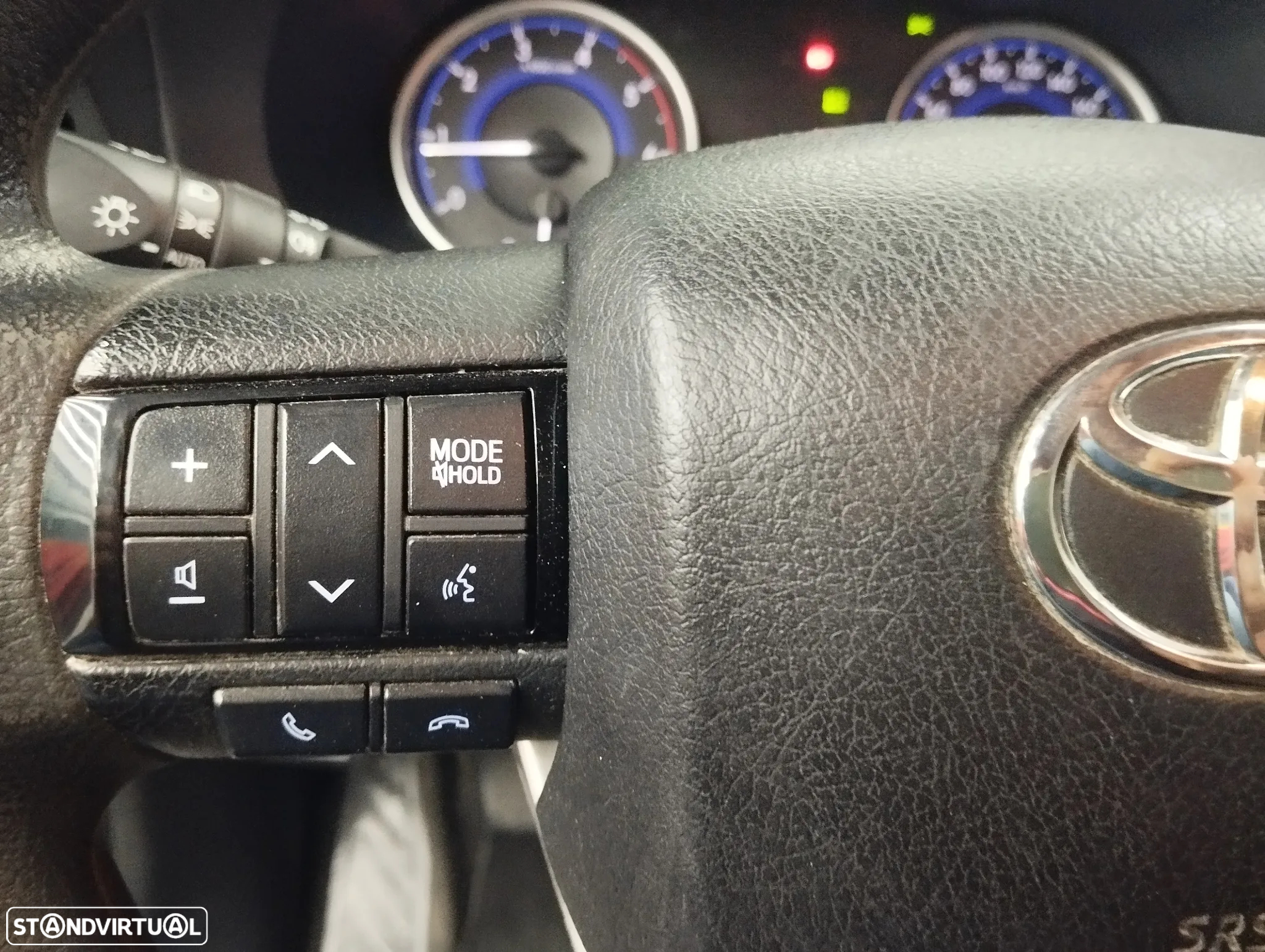 Toyota Hilux 2.4 D-4D 4WD CD CM - 16