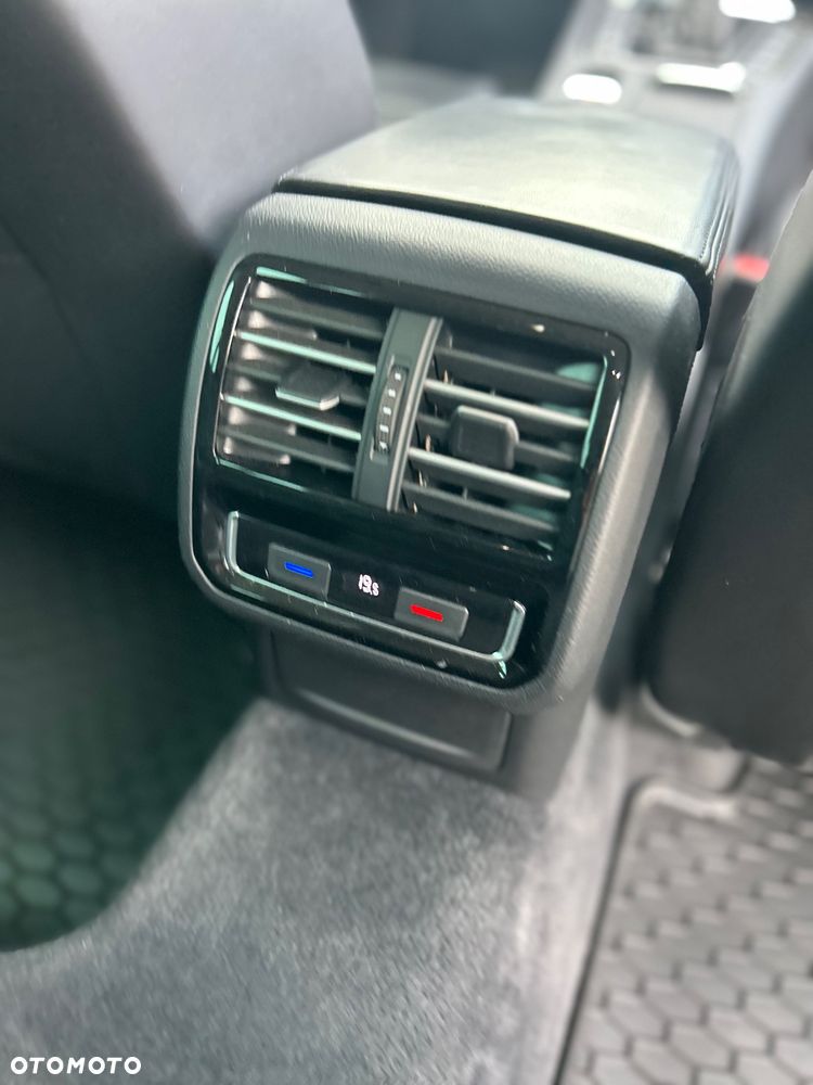 Volkswagen Passat 2.0 TDI SCR 4Motion DDG Highline - 24