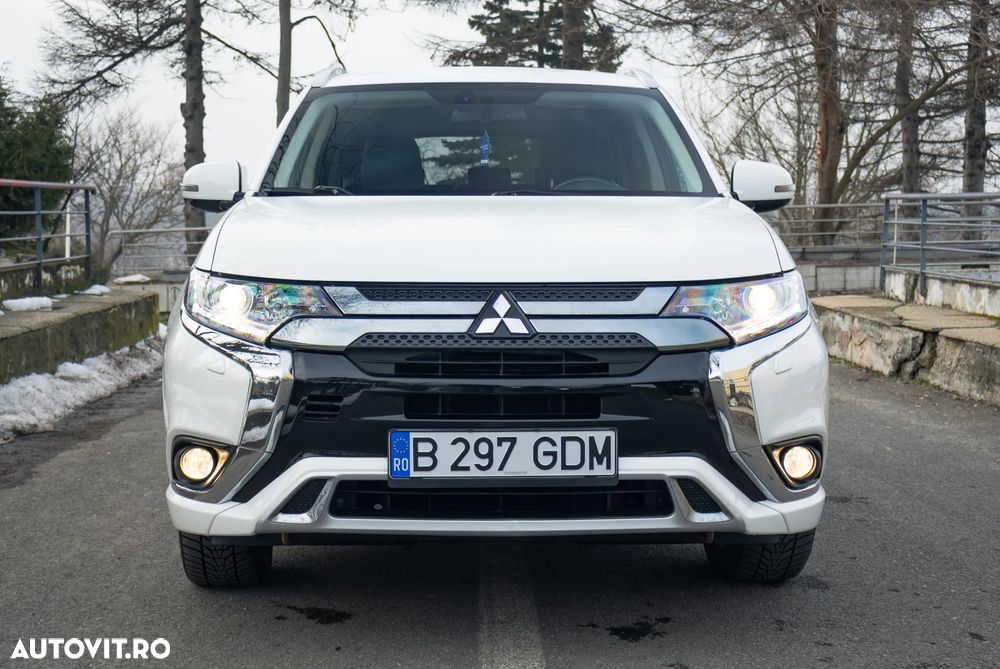 Mitsubishi Outlander - 3