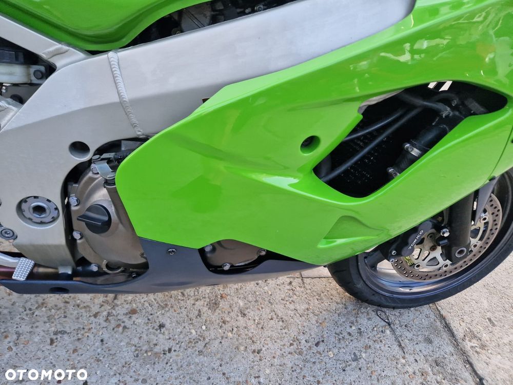 Kawasaki ZXR - 21