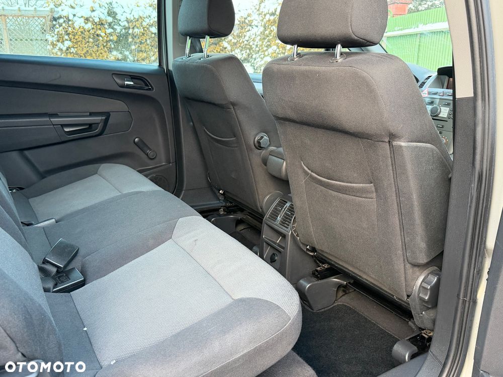 Opel Zafira - 24