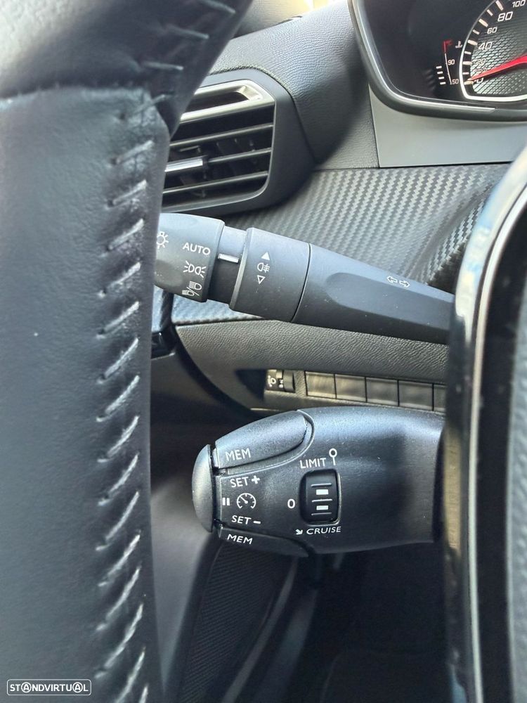 Peugeot 2008 1.2 PureTech Active Pack - 18