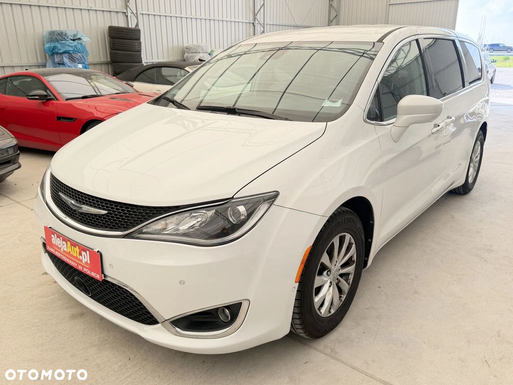 Chrysler Pacifica - 3