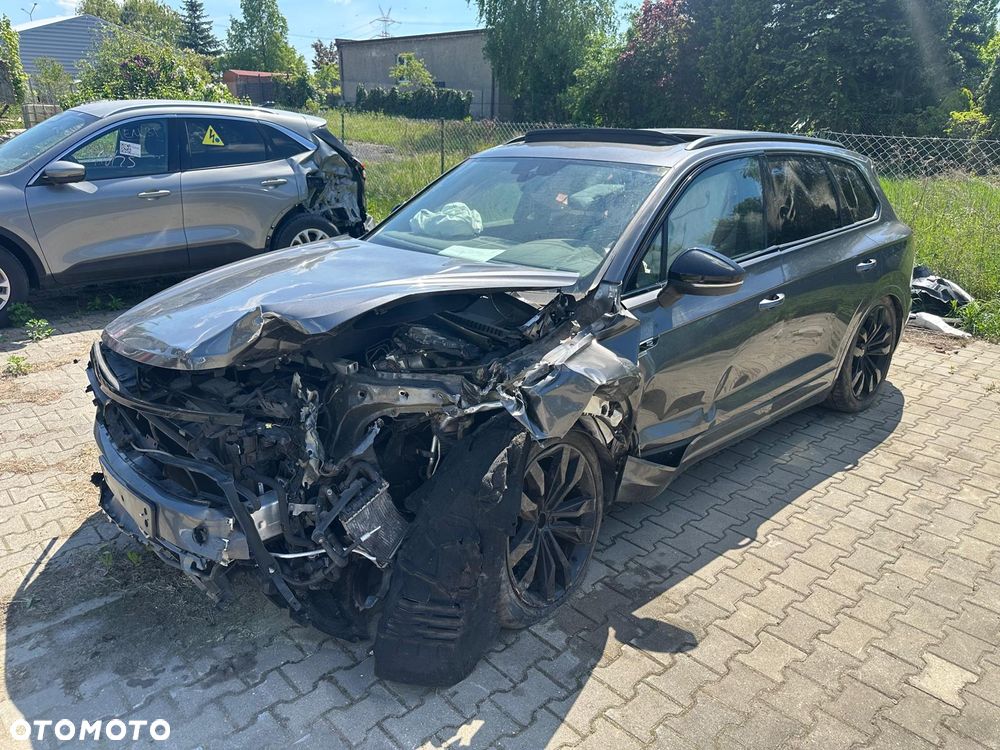 Volkswagen Touareg 3.0 V6 TDI SCR 4Motion Automatik R-Line - 2