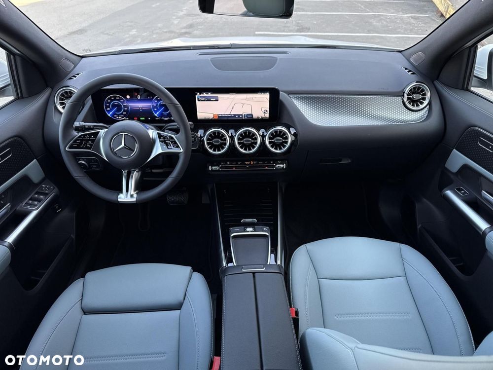 Mercedes-Benz EQA - 10