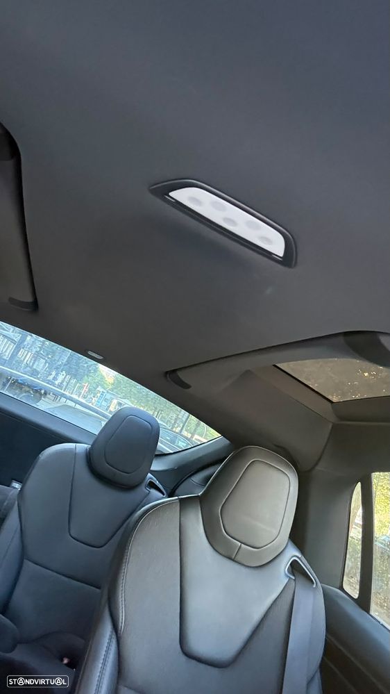 Tesla Model X - 24