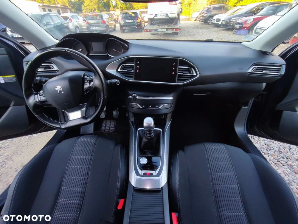 Peugeot 308 PureTech 130 GPF Stop & Start Allure Business-Paket - 28