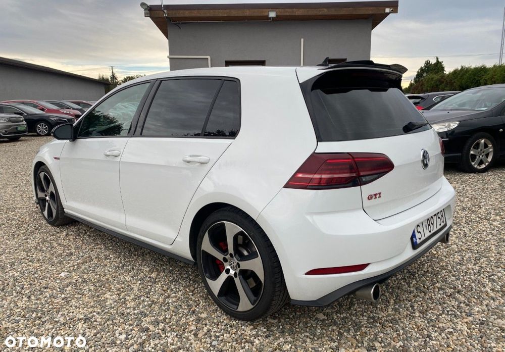 Volkswagen Golf - 5