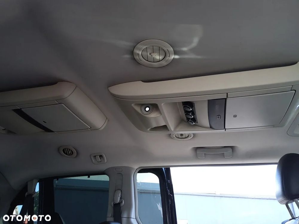 Chrysler Grand Voyager 2.8 CRD Automatik Limited - 17