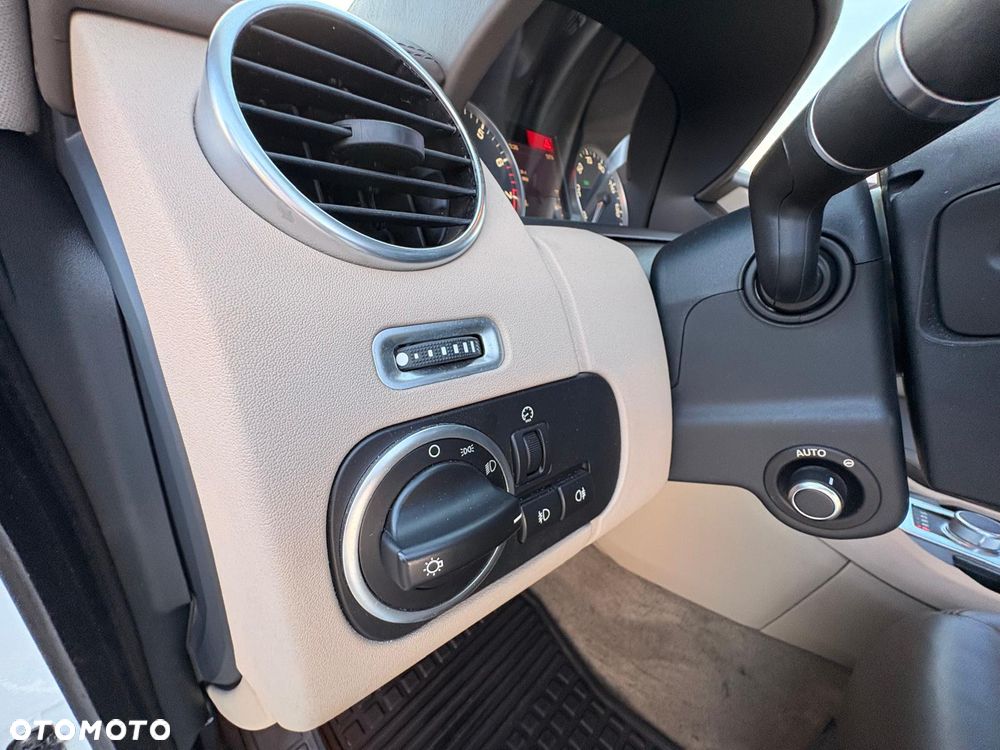 Land Rover Discovery 3.0 Si6 HSE Luxury - 28