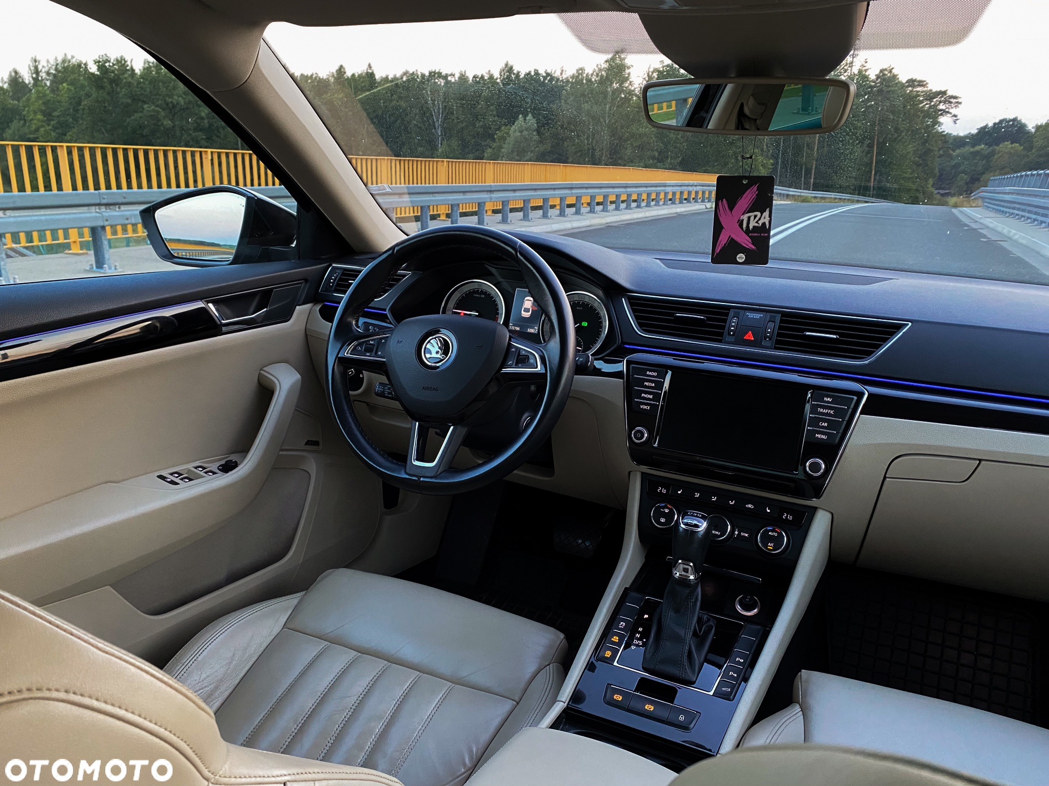 Skoda Superb 2.0 TDI DSG L&K - 38