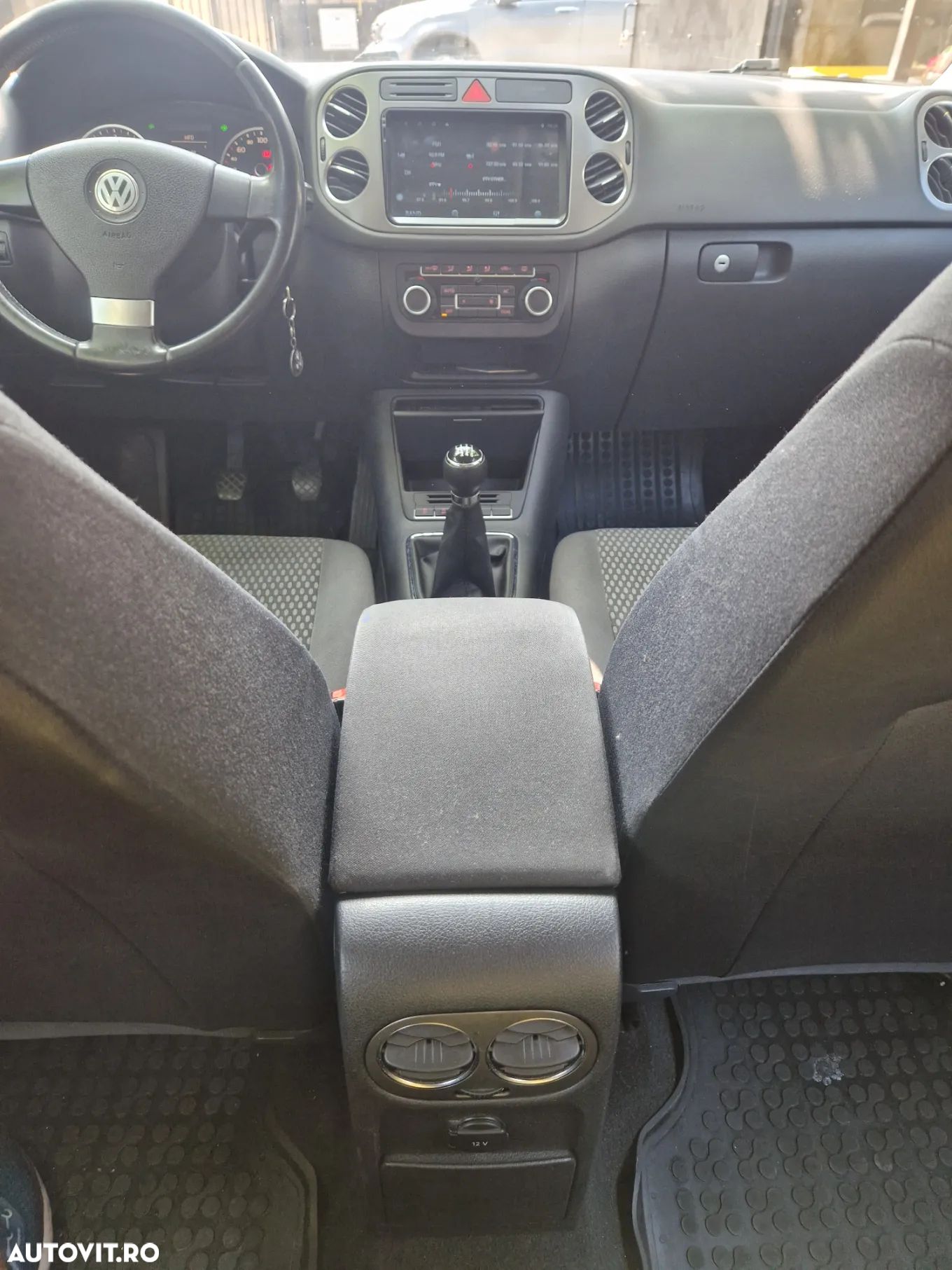 Volkswagen Tiguan 2.0 TDI DPF BlueMotion Technology Trend & Fun - 9