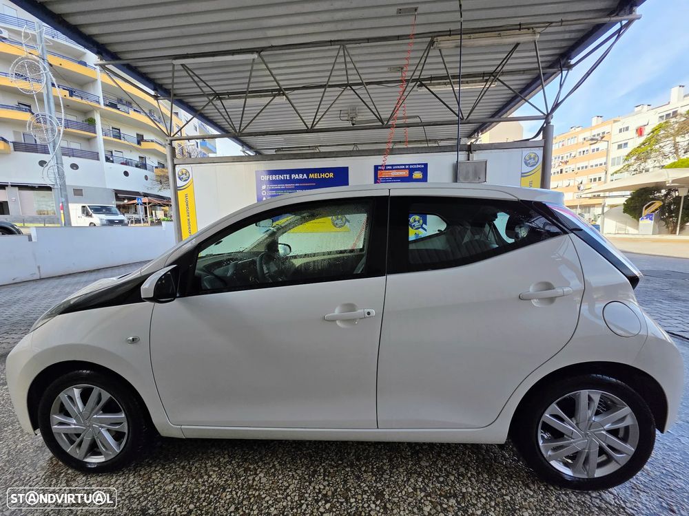 Toyota Aygo 1.0 X-Play Plus+X-Touch +TSS MM - 2