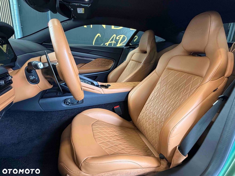 Aston Martin DB12 - 17