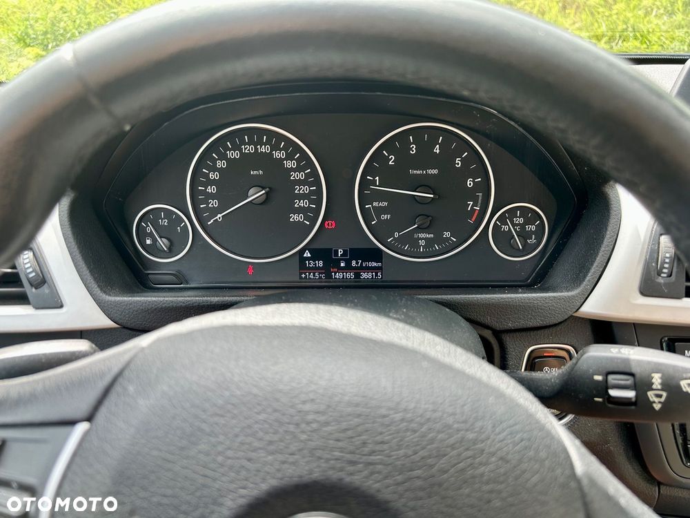 BMW Seria 3 320i - 5