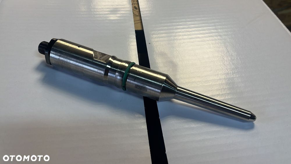 Adapter wtryskiwacza 10135080 do silnika Liebherr D934 A7 - 1