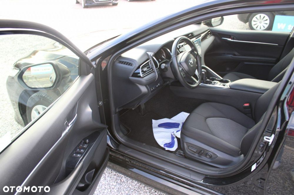 Toyota Camry - 18