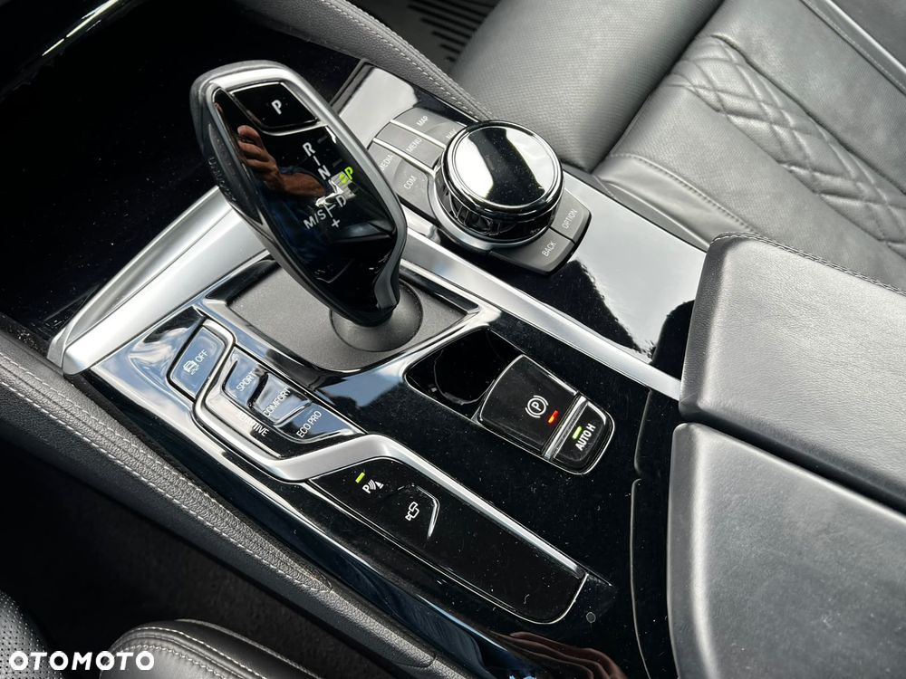 BMW Seria 5 M550i xDrive - 18