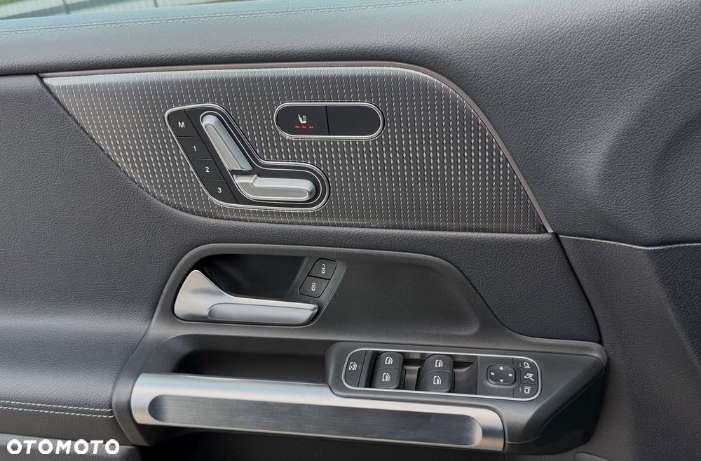 Mercedes-Benz GLB - 22