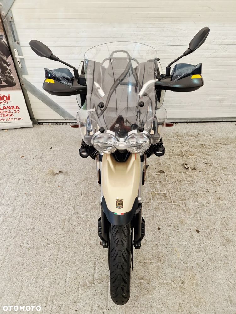 Moto Guzzi V85 - 18