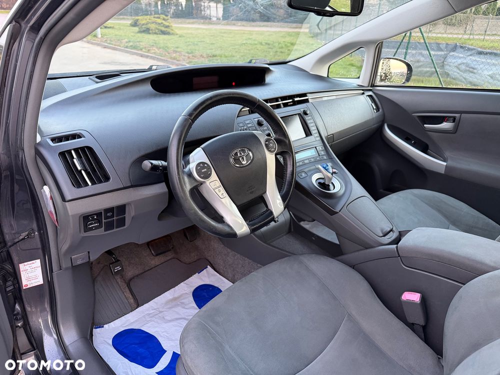 Toyota Prius 1.8 HSD Prestige - 9