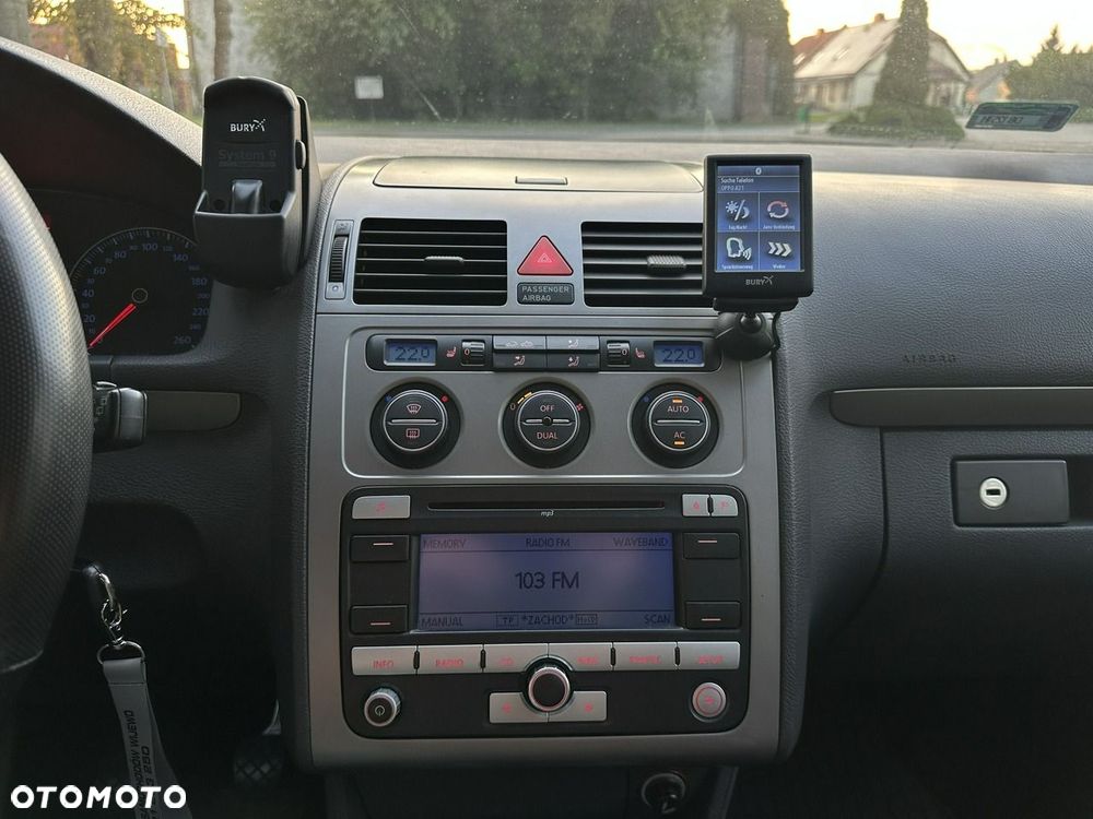 Volkswagen Touran - 18