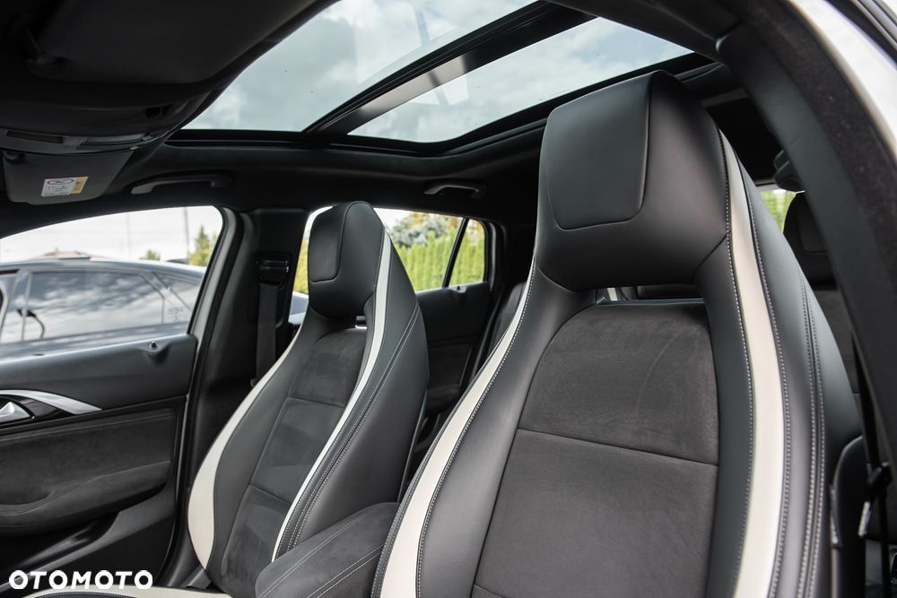 Infiniti Q30 2.0t DCT AWD Sport City Black - 23