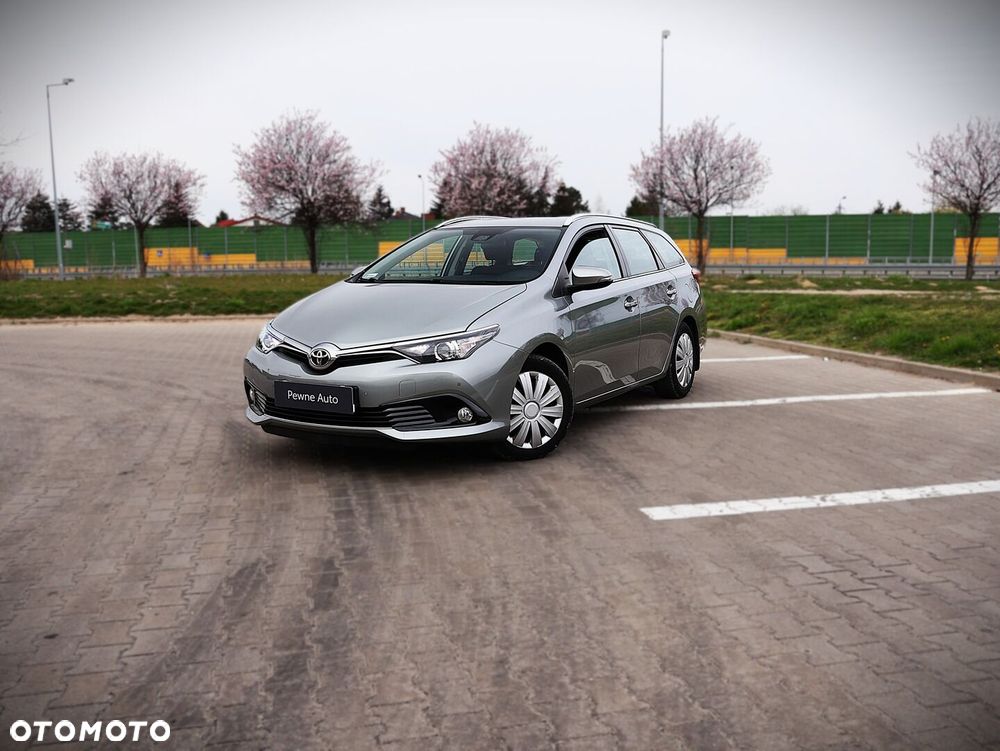 Toyota Auris 1.6 Premium Comfort - 1