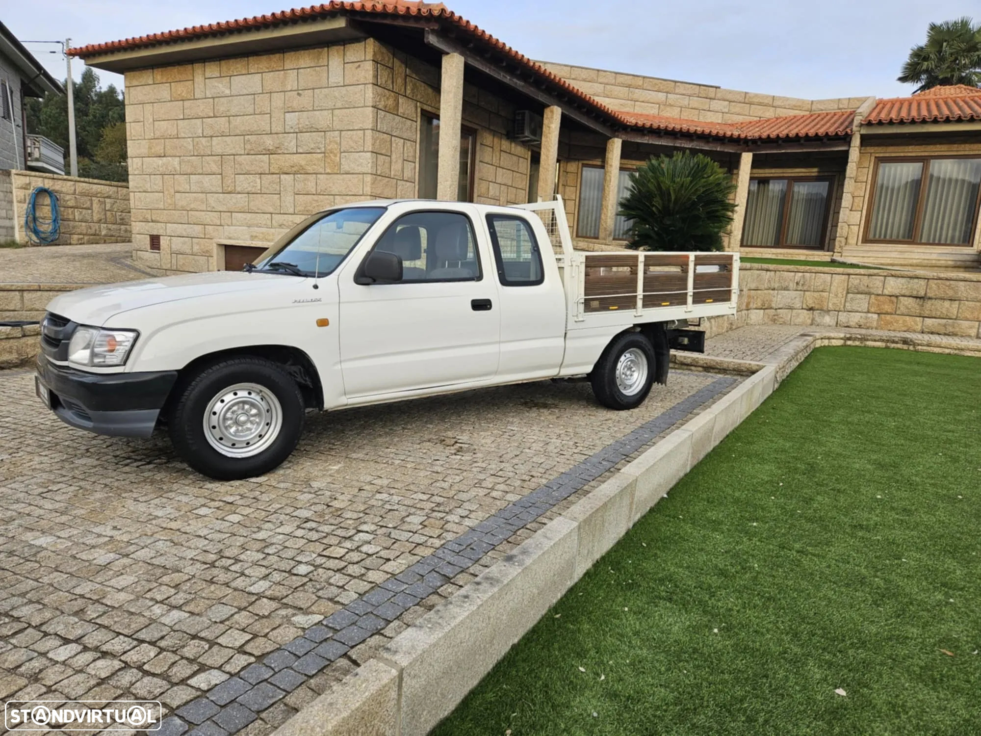 Toyota HILUX KDN 150 - 3