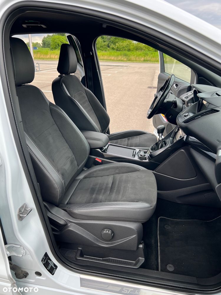 Ford Kuga 2.0 TDCi 2x4 ST-Line - 14