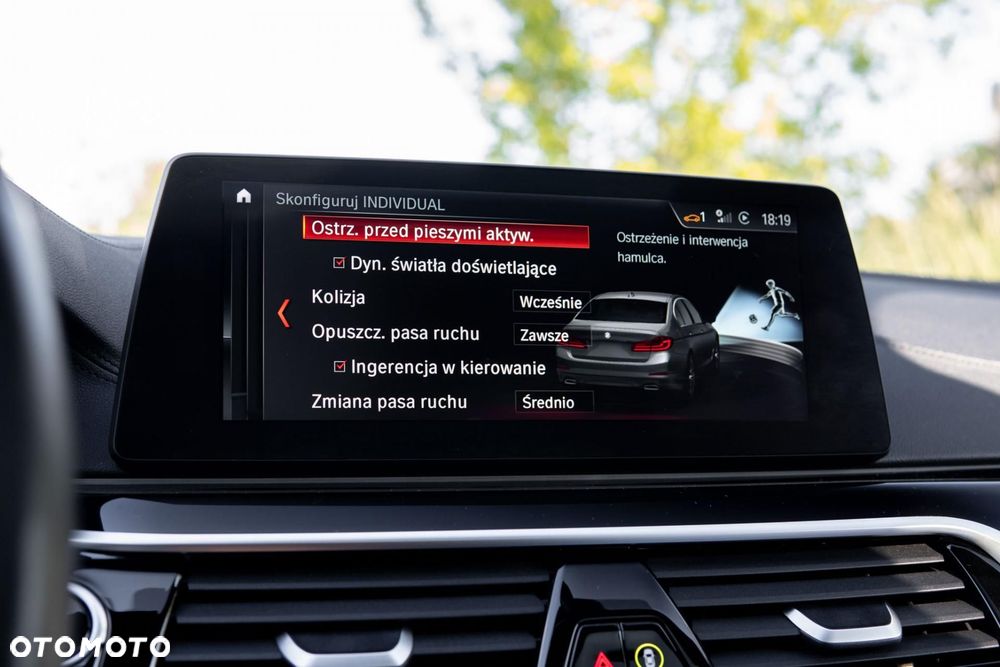 BMW Seria 5 M550i xDrive sport - 25