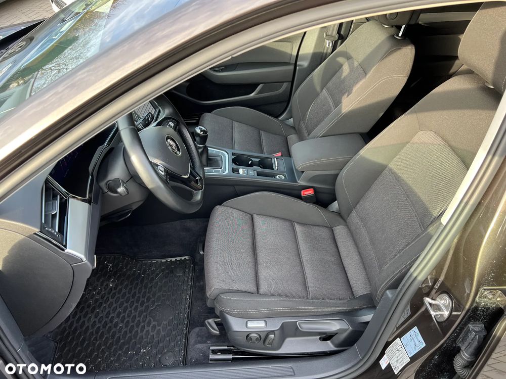 Volkswagen Passat - 19