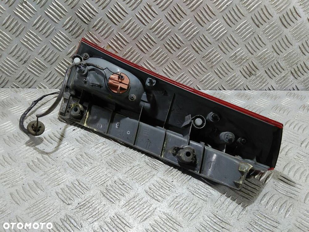 LAMPA PRAWA TYLNA GÓRNA KIA CEED - 2