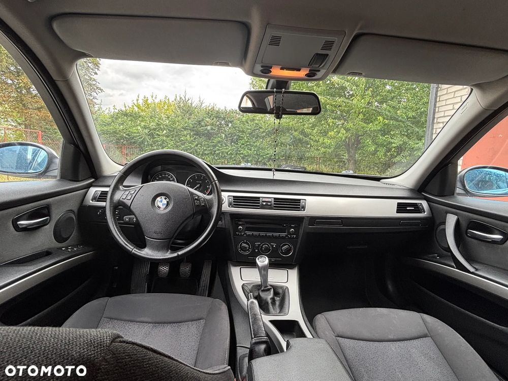 BMW Seria 3 318i - 21