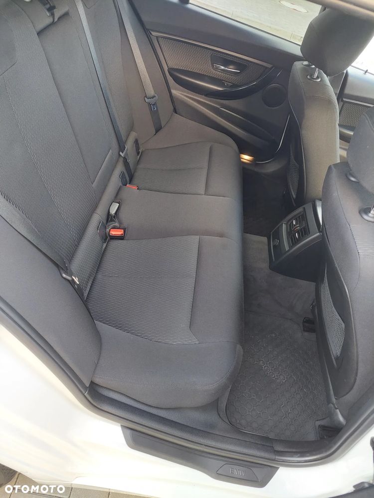 BMW Seria 3 320d - 17