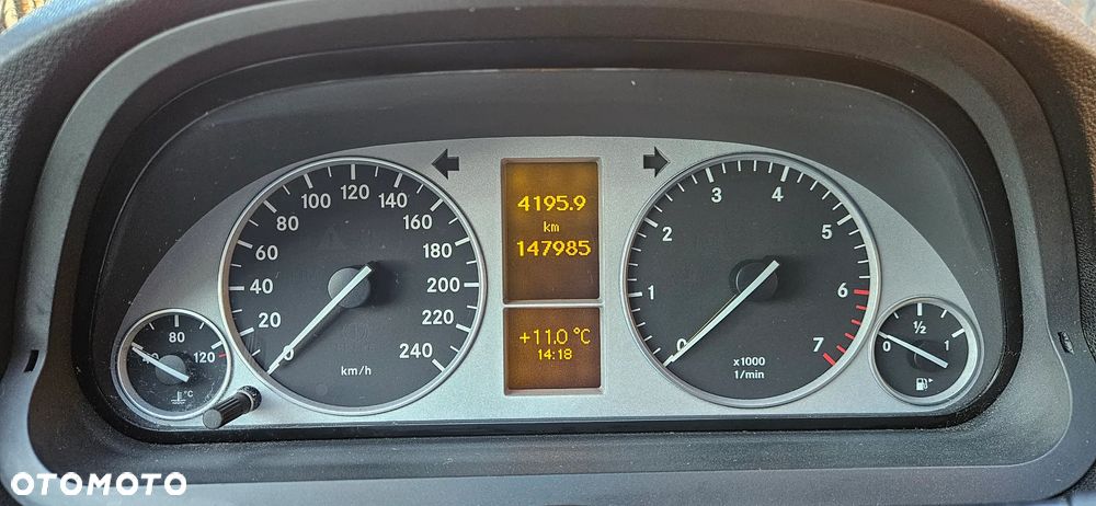 Mercedes-Benz Klasa B 180 BlueEffICIENCY - 22