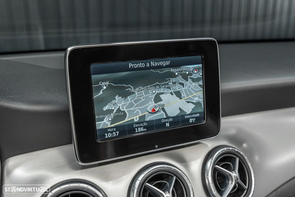 Mercedes-Benz CLA 200 d Shooting Brake AMG Line - 14