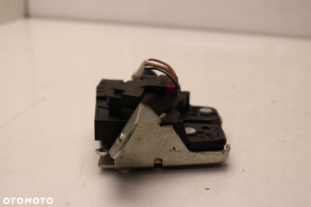 mercedes w212 09r- zamek klapy bagażnika tył tylny kombi  a2047400635 - 4