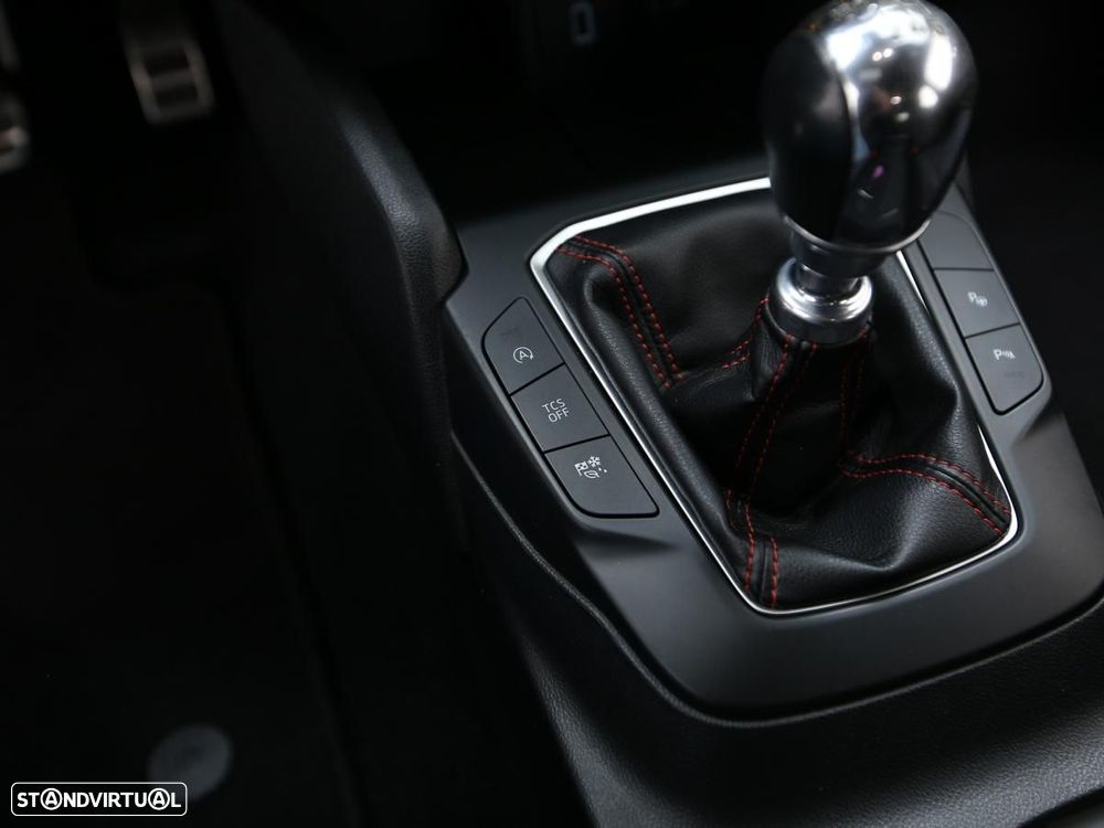 Ford Focus 1.5 TDCi EcoBlue ST-Line - 26