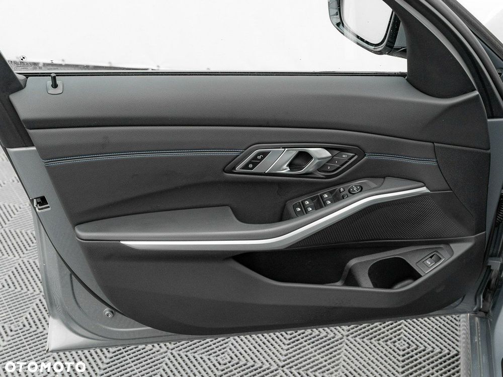 BMW Seria 3 320d xDrive M Sport sport - 13