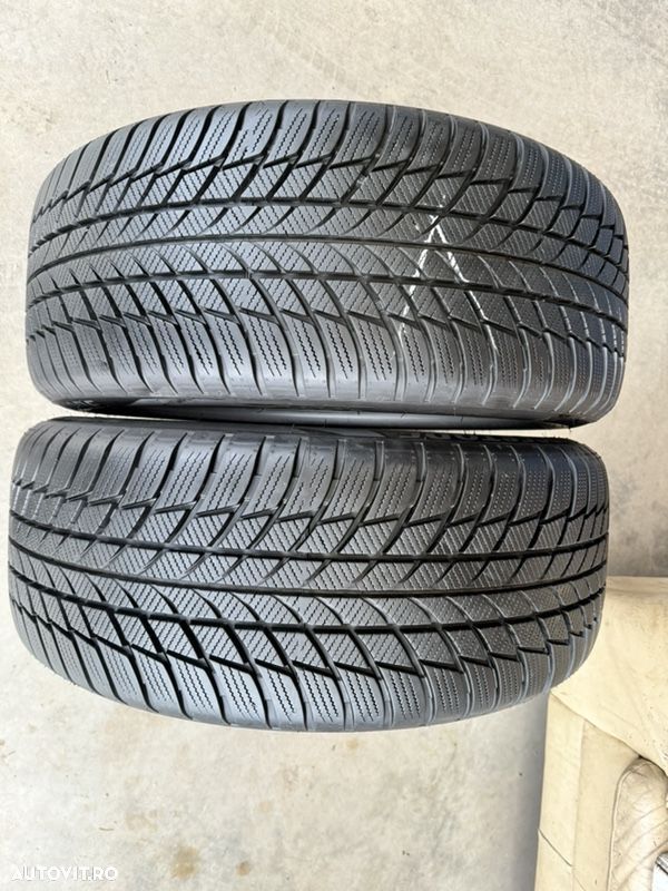 vând 2 anvelope 225/50/18 bridgestone de iarnă cu runflat ca noi - 1