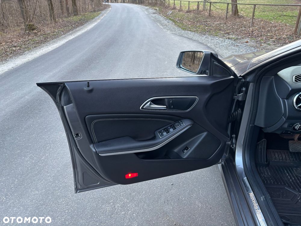 Mercedes-Benz CLA 180 7G-DCT UrbanStyle Edition - 14