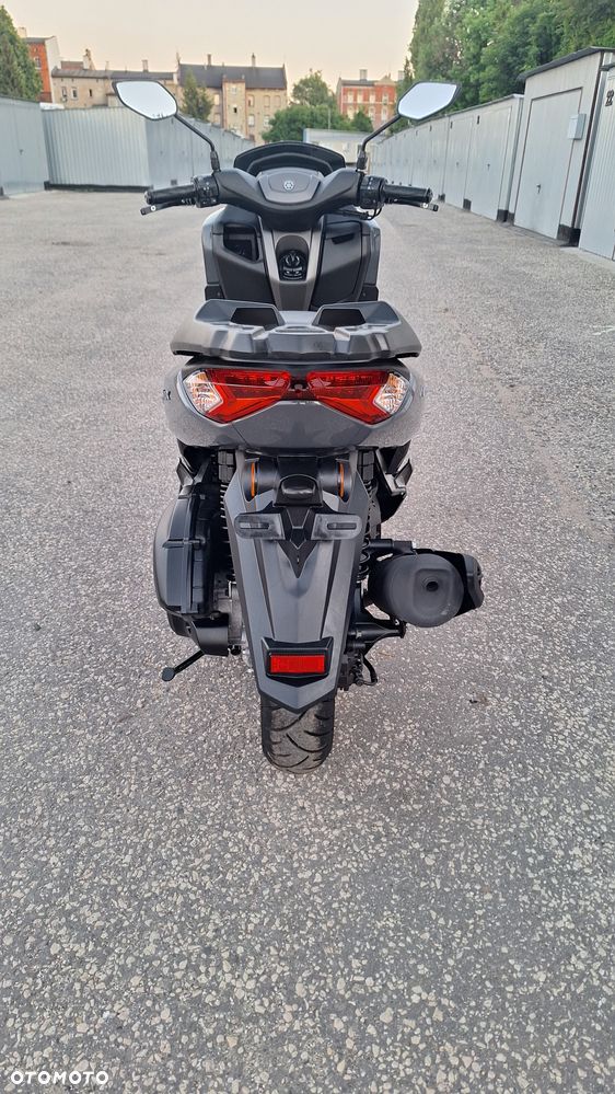 Yamaha NMAX - 10