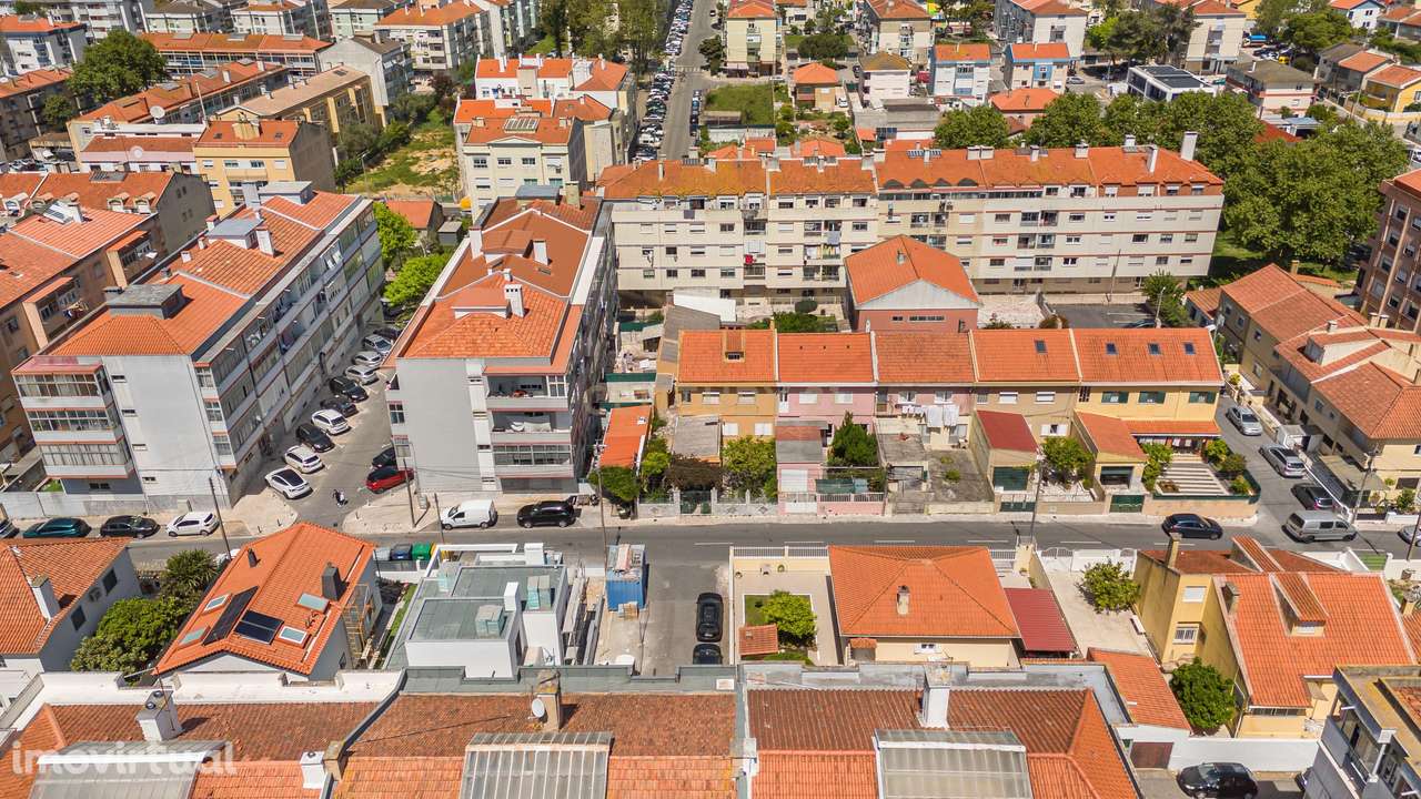 Moradia T4 com Churrasqueira, Jardim e Garagem – Excelente Exposição S - Grande imagem: 2/35