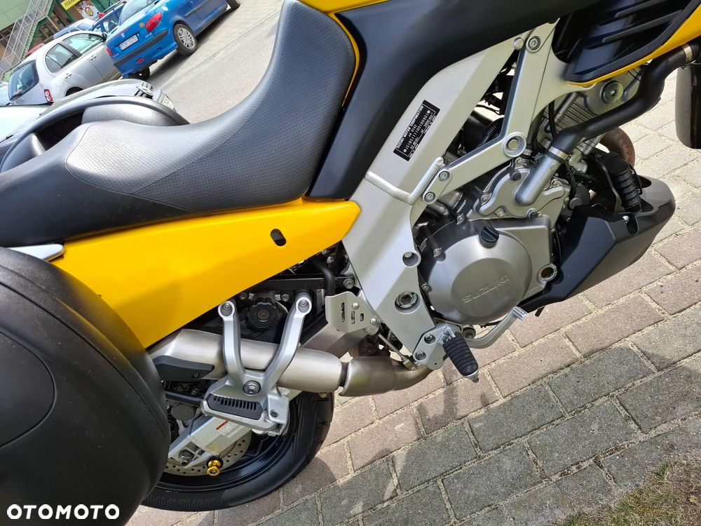 Suzuki V-STROM - 16